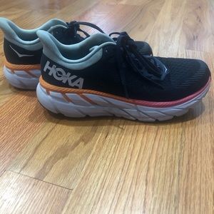 Very gently worn hoka sneakers. Women’s size 7.